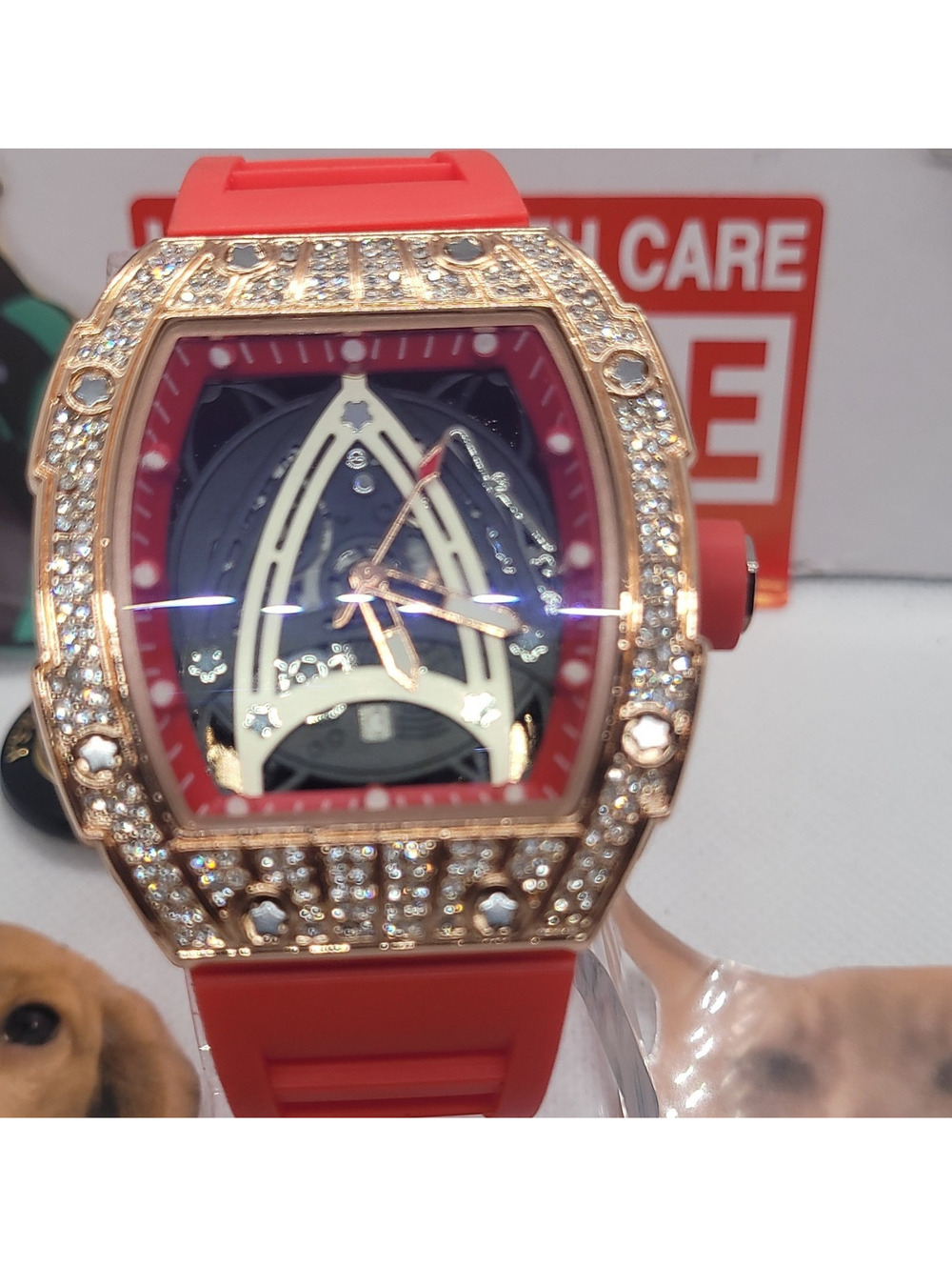 439 AJ Luxury Tonneau Red Rubber Strap Gem-Set Gold Analog Wristwatch with Box
